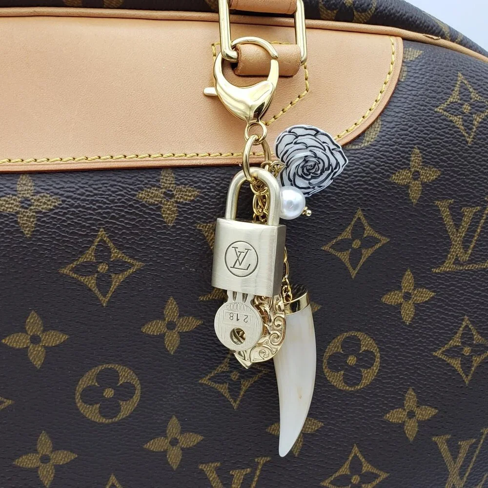 LV Authentic Gold Lock & Key 🔑 Luxury Bag Charm w/ Unbranded Keychain